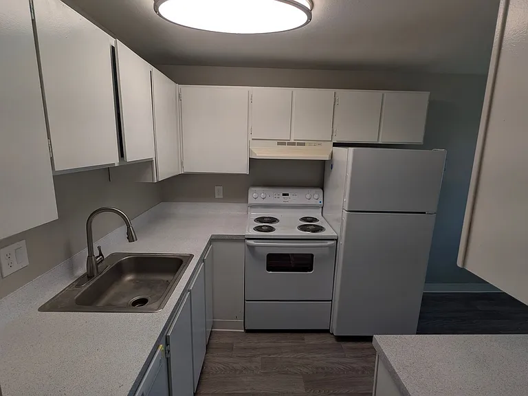 Stillwater Apartments — Photo 40