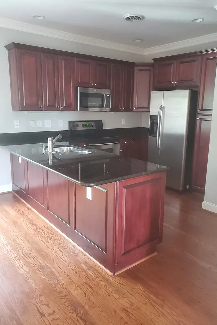 3 bed, 2.5 bath, 1600 sqft, $2,400 — Photo 3