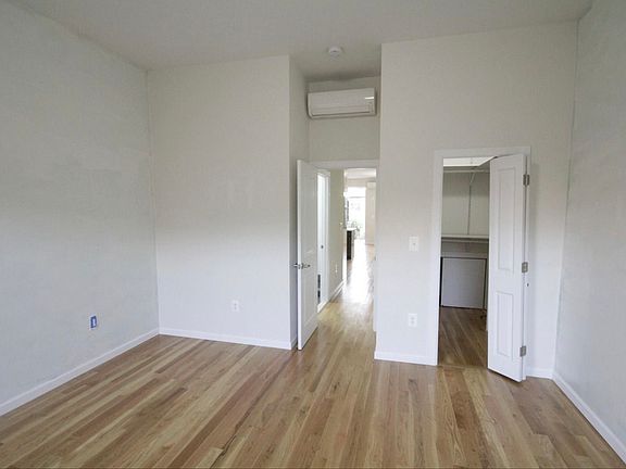 4th image of 322 W 138th St #3A