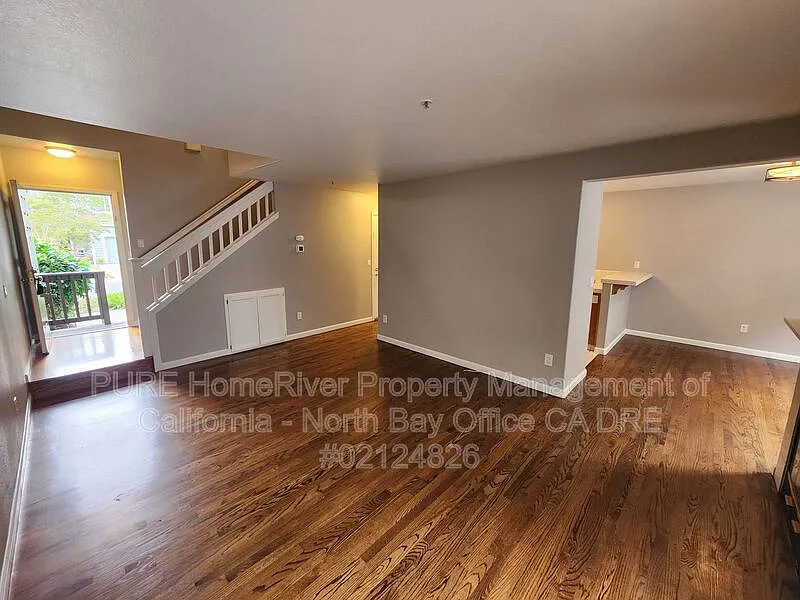 3 bed, 2.0 bath, 1301 sqft, $3,500 — Photo 4