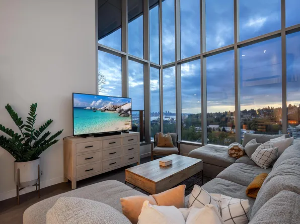 1500 Fern St #2406, North Vancouver, BC V7J 0A9