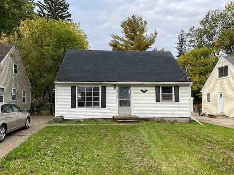 1st image of 3025 Greenoak Ave