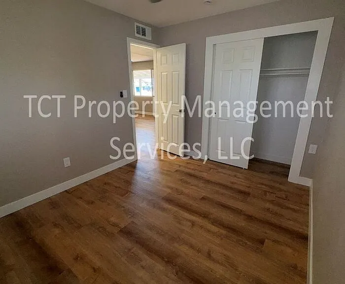 493 E Erie St #B — Photo 13