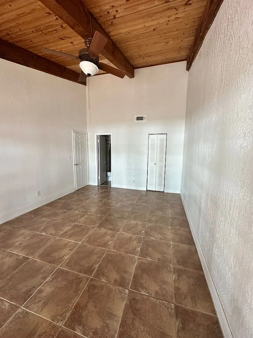 Charming Townhouse in Pembroke Pines — Photo 1