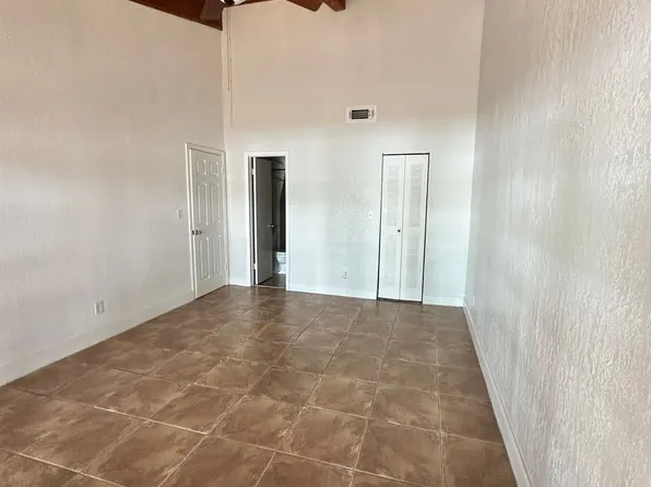 1910 Seagrape Ave, Pembroke Pines, FL 33026