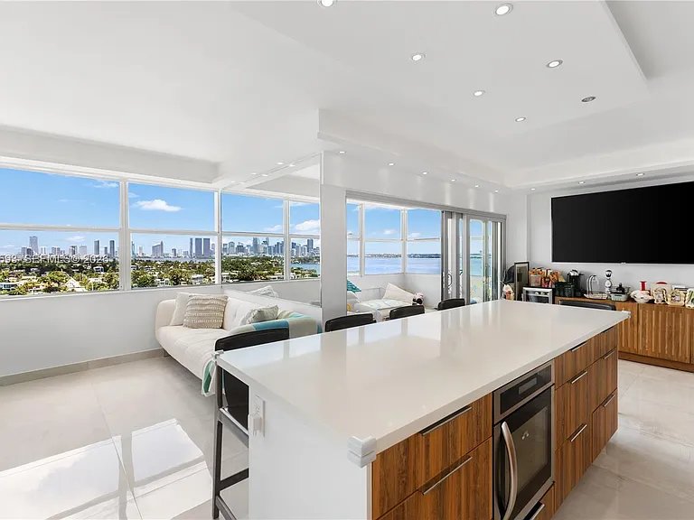 3 Island Ave #14D — Photo 2
