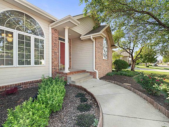 3rd image of 413 S Estates Dr