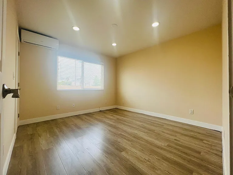 172 N Mariposa Ave #E — Photo 6