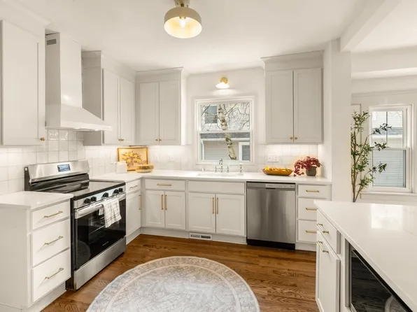 2262 North 71st STREET, Wauwatosa, WI 53213