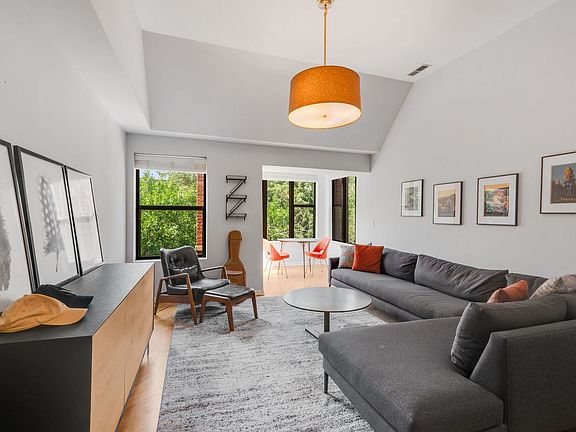 2nd image of 4925 N Glenwood Ave #3E