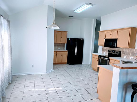 4th image of 1405 Bluff Oak Way