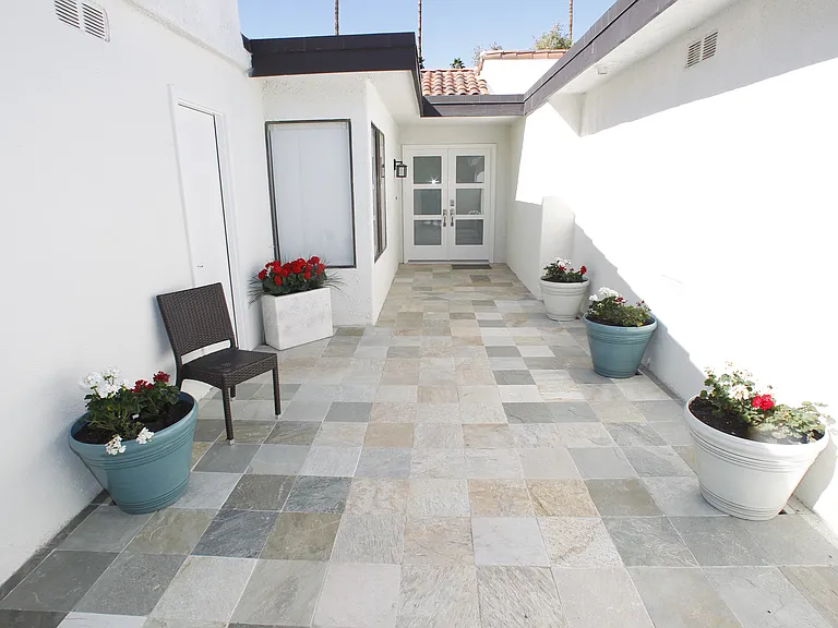 22 Barcelona Dr — Photo 11
