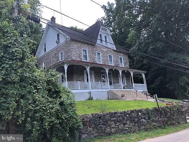 2nd image of 688 Mount Rd