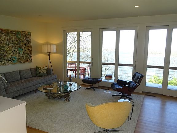 4th image of 10 Serpentine Dr