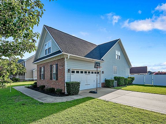 3rd image of 254 Thorncliff Dr