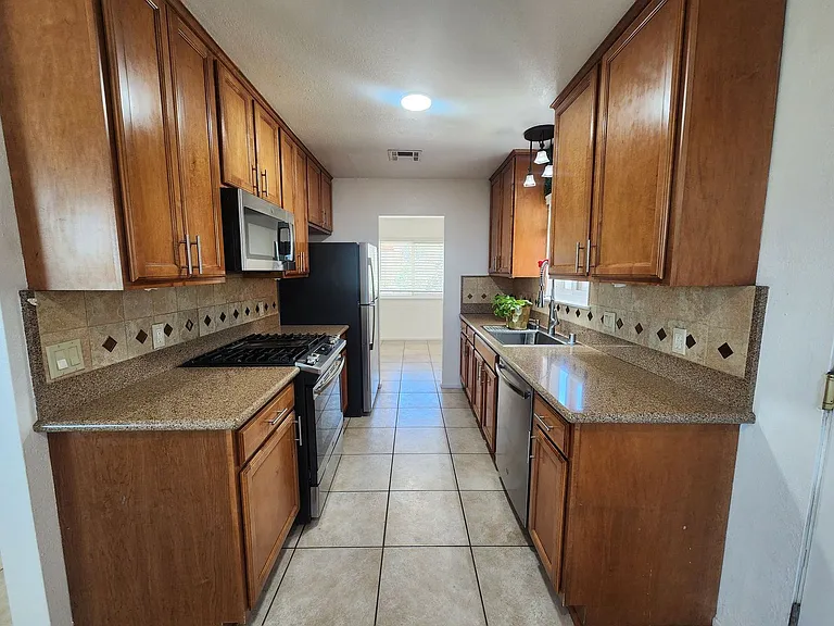 73477 Desert Dr — Photo 4