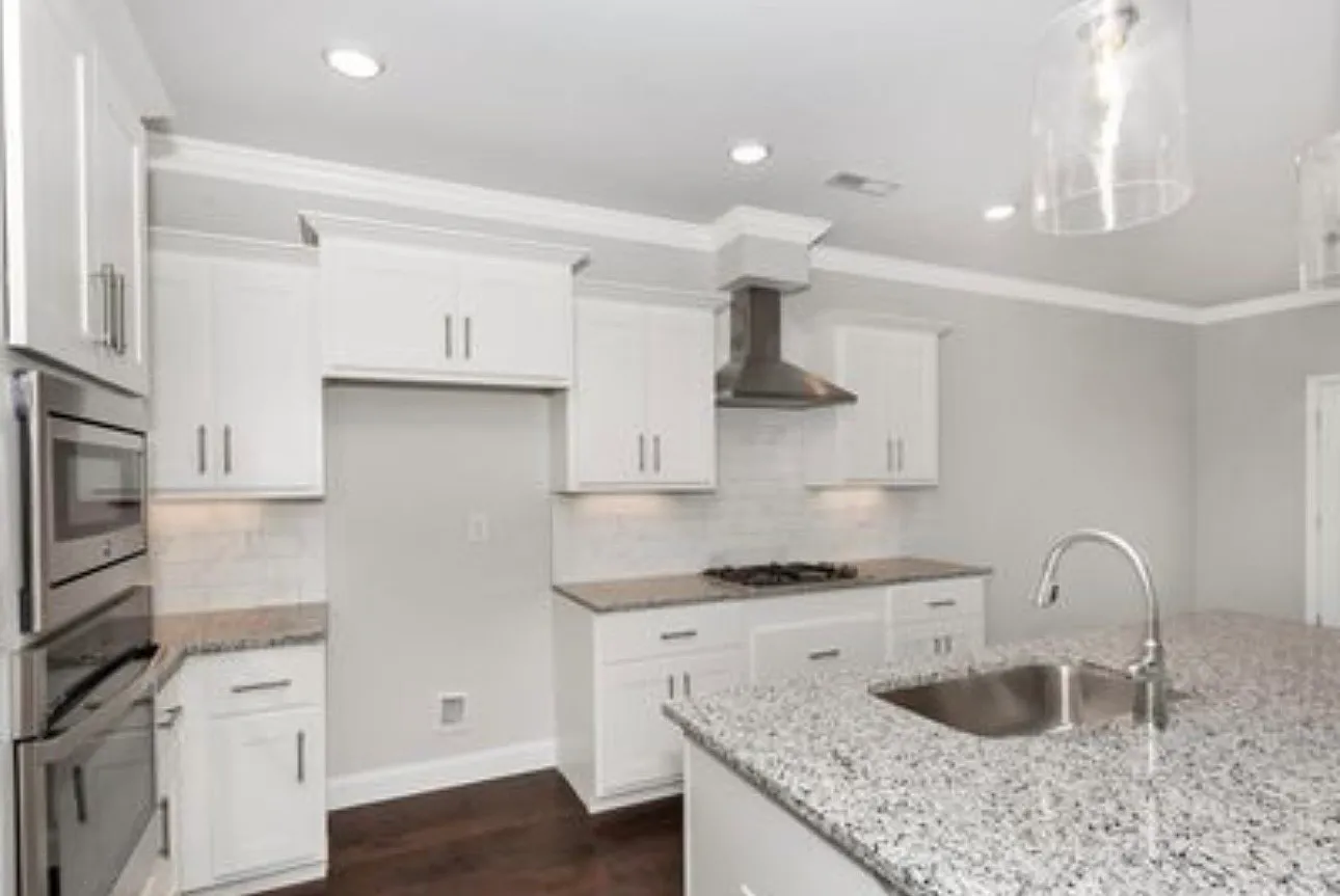 5 bed, 3.5 bath, 3400 sqft, $3,200 — Photo 2