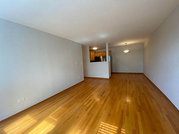 3rd image of 4600 N Cumberland Ave Unit 612