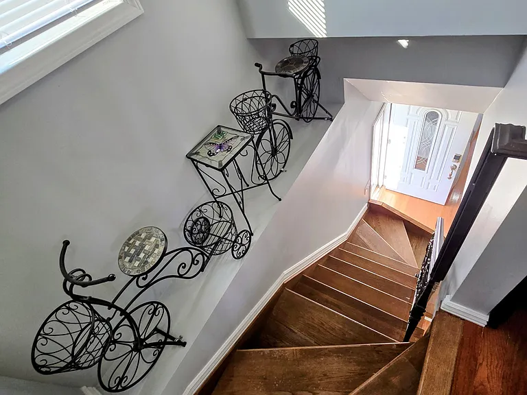 1 E Saltaire Rd — Photo 8