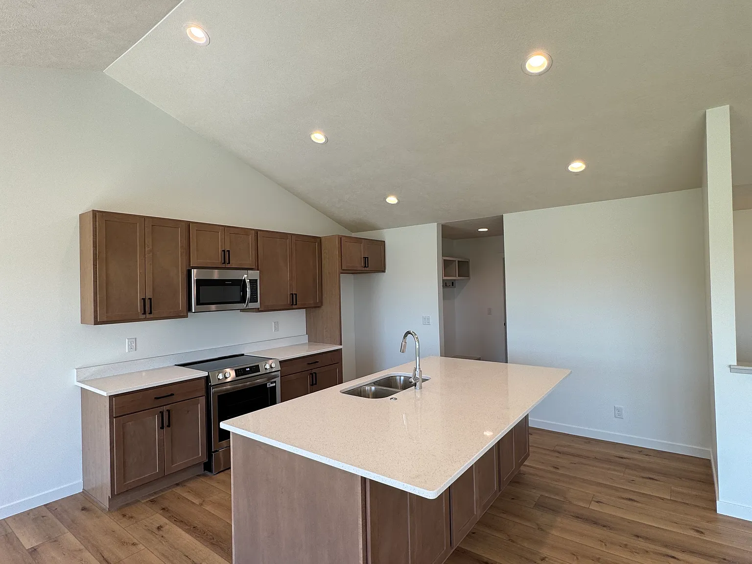 5 bed, 3175 sqft, $3,900 — Photo 4