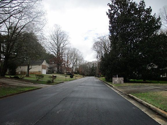 4th image of 2165 Sandgate Cir