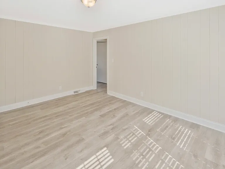 4207 Gladstone Ln — Photo 7