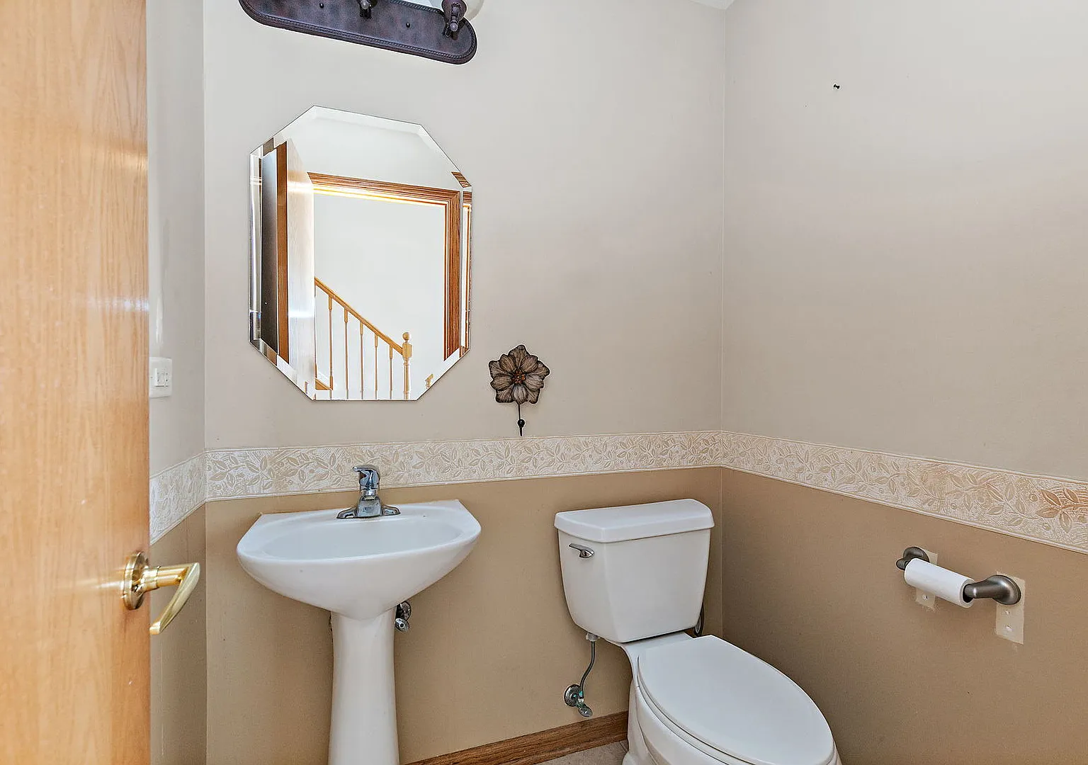 3 bed, 2.5 bath, 1367 sqft, $2,200 — Photo 4
