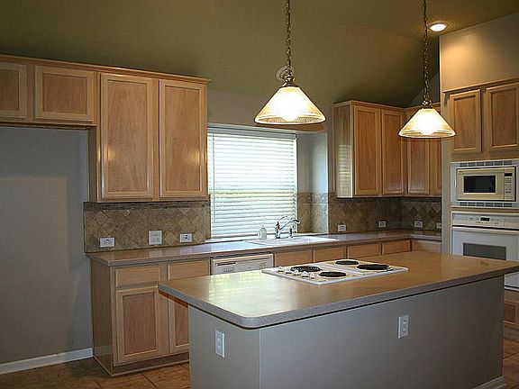 Spacious island kitchen!