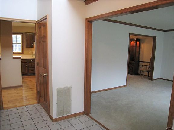 5th image of 320 Garfield Ave
