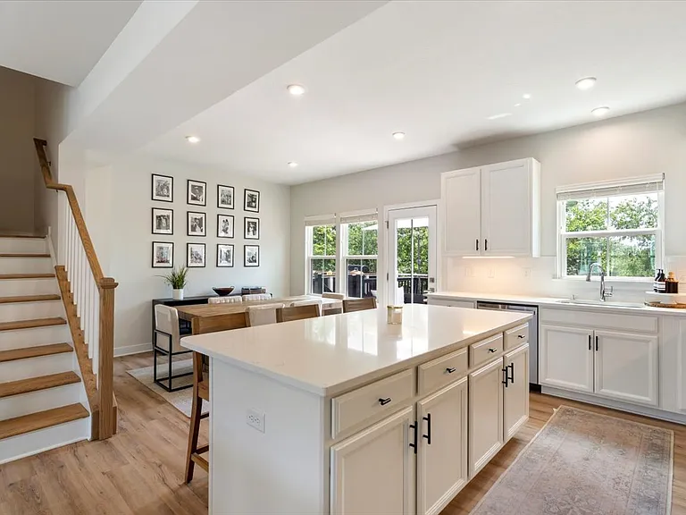 4014 Johns Ct — Photo 6