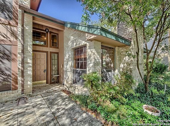 2nd image of 1119 Custer Pass St