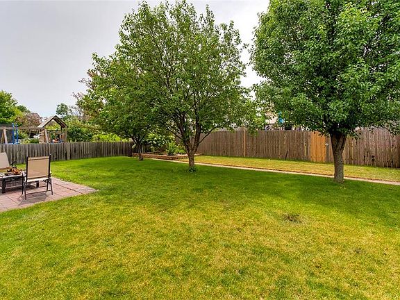 3rd image of 550 SE Prairie Creek Dr