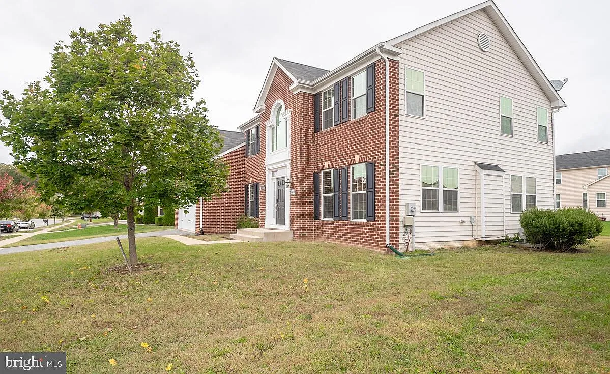 4 bed, 3.5 bath, 4796 sqft, $4,150 — Photo 3