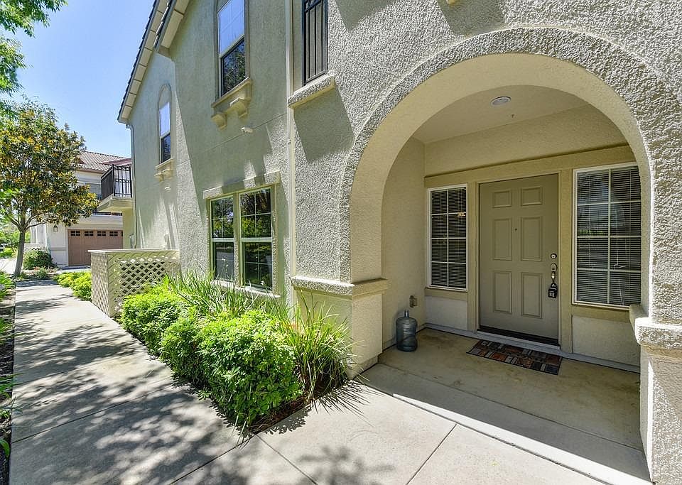 1st image of 3301 N Park Dr Unit 1016
