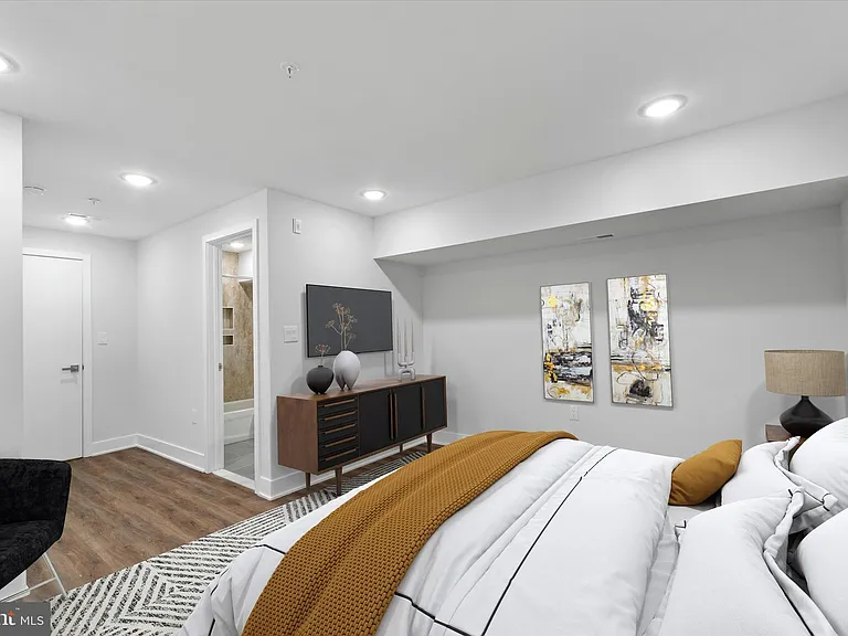 321 W Berks St #1 — Photo 4