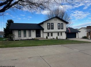 12 Cedarwood Dr, Morgantown, WV 26505