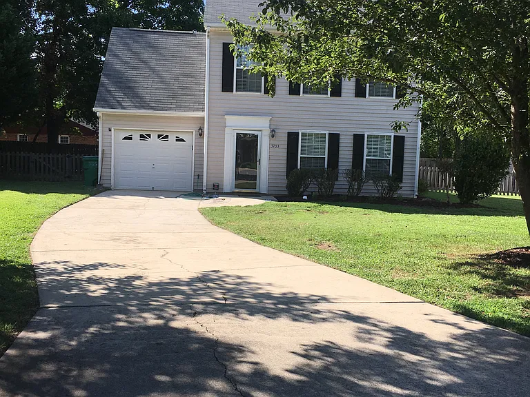 3703 Queenswood Ln — Photo 1