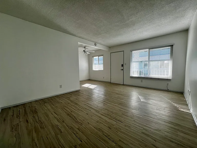 00-360 Lime Ave #303 — Photo 5