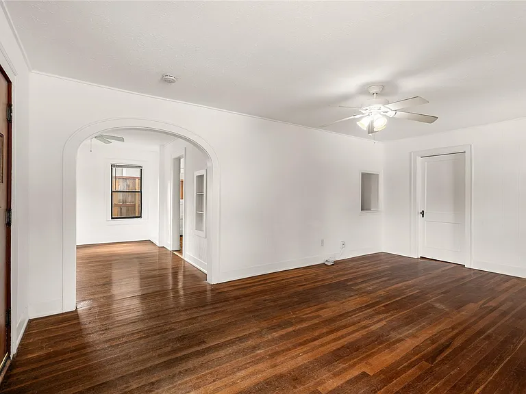 2202 W Main St — Photo 4