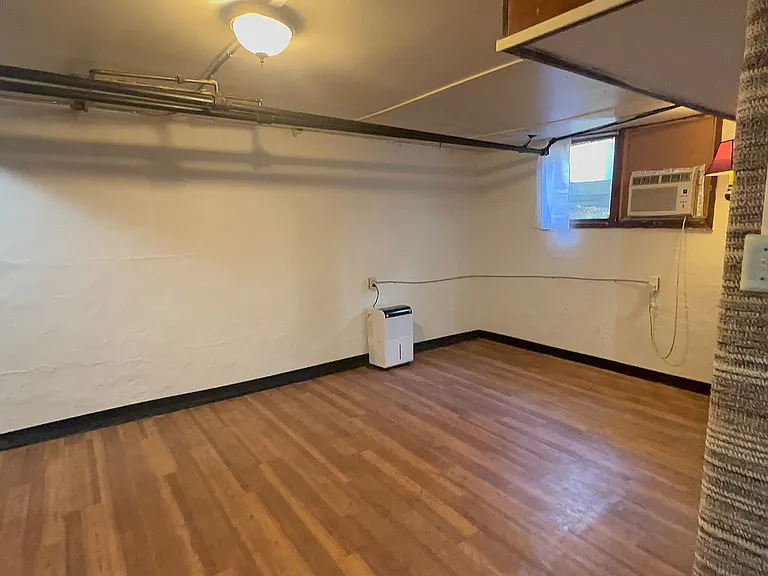 109 E Stewart Rd — Photo 2