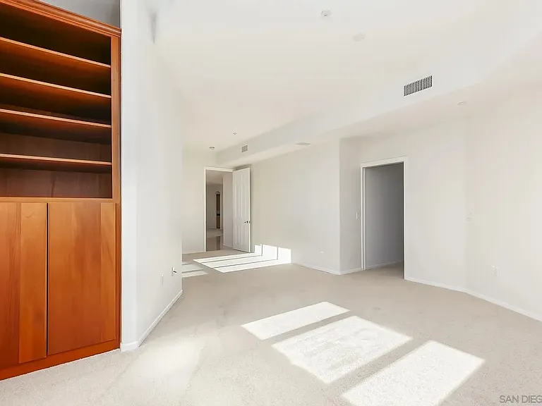 611 W G St W #321 — Photo 16