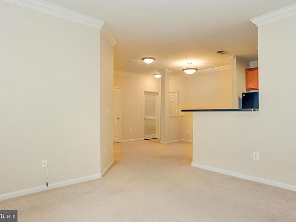 5th image of 4862 Eisenhower Ave Unit 270