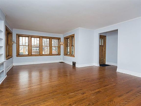 4th image of 1114 N Lombard Ave