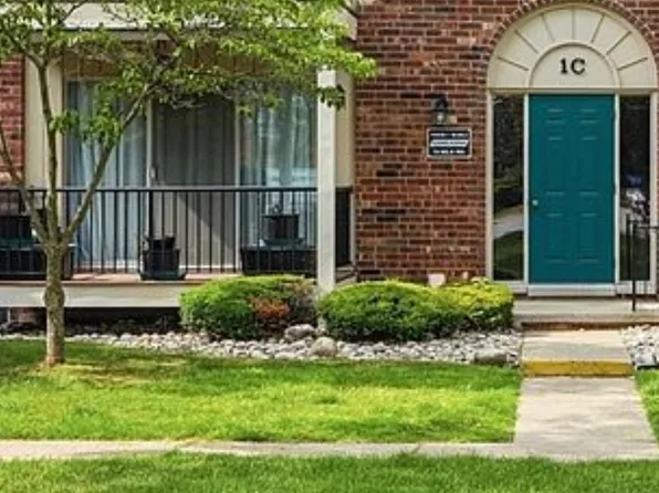12040 Fifteen Mile Rd #10, Sterling Heights, MI 48312