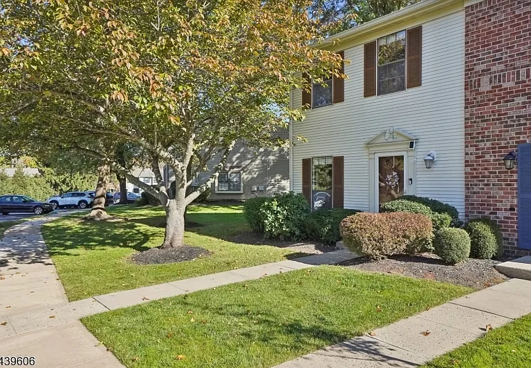 96 Baldwin Ct — Photo 1