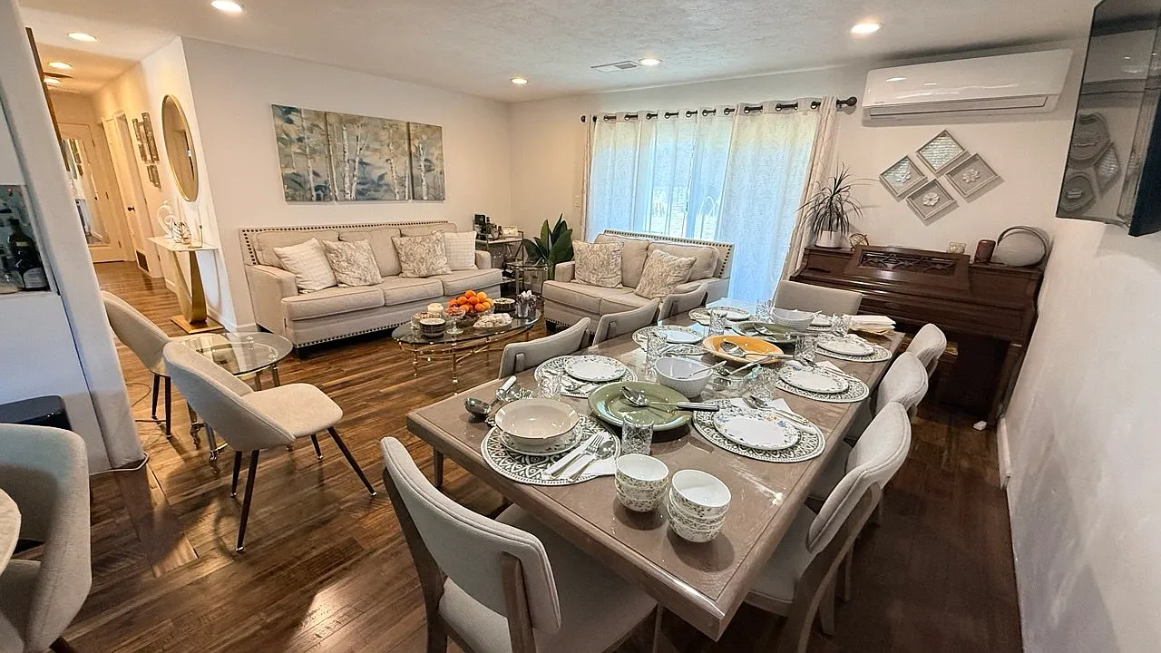 3 bed, 1090 sqft, $4,999 — Photo 1