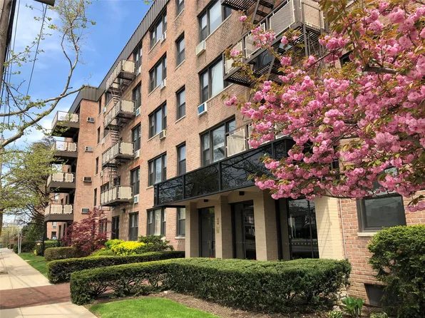 1 Birchwood Court #2F, Mineola, NY 11501