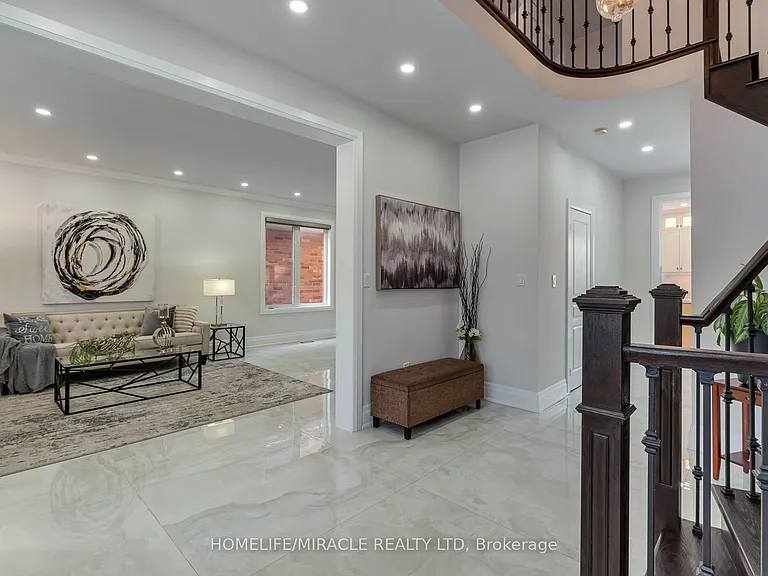 2299 Glazebrook Cir — Photo 43