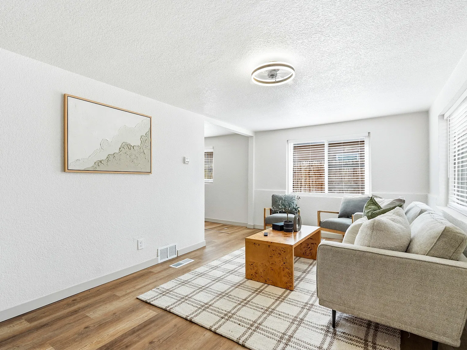 5 bed, 1440 sqft, $3,000 — Photo 2