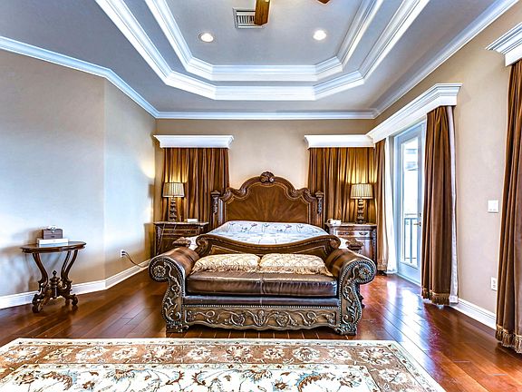 4th image of 10602 Cayman Isle Ct